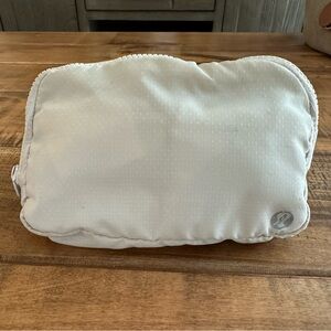 Lululemon Everywhere belt bag 1L